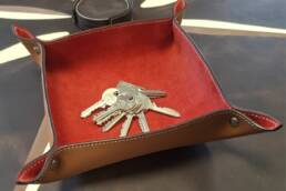 Vide poche bicolore en cuir